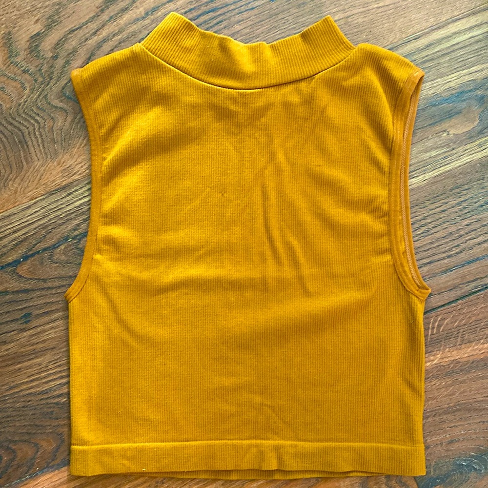 Ribbed tank top; size large